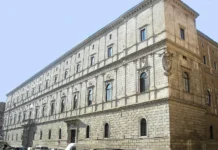 Papież Leon XIV zmienia skład Sygnatury Apostolskiej: pierwsi niebiskupi w historii Renesansowy Pałac Kancelarii w Rzymie, siedziba trybunałów kościelnych, w tym Sygnatury Apostolskiej