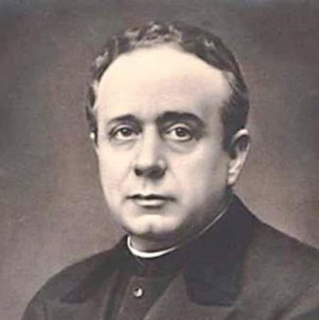 Pedro_Poveda-1 Czarno-biały portret św. Pedro Povedy w sutannie i koloratce, fotografia studyjna z początku XX wieku