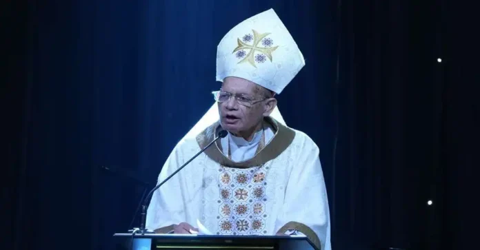 papal-envoy-urges-asian-bishops-to-build-bridges-6a60836301eef_600 Kardynał Oswald Gracias wygłasza homilię podczas Mszy św. inaugurującej XII Zgromadzenie Plenarne Federacji Konferencji Biskupów Azji (FABC) w Dżakarcie, 21 lipca 2026 r.