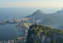 Katechumenat dorosłych: brazylijskie diecezje ankietują wiernych dla Watykanu Statua Chrystusa Odkupiciela na szczycie góry Corcovado w Rio de Janeiro, symbol katolickiej Brazylii objętej ankietą CNBB o katechumenacie