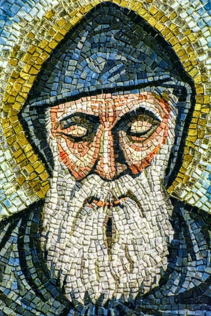 sergio-mena-ferreira-sHqDHH5jE5E-unsplash-scaled-1 Fragment ceramicznego muralu mozaikowego przedstawiającego świętego Charbela