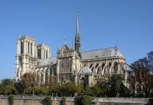 Wspomagane umieranie we Francji: krytycy mówią o cywilizacyjnym zerwaniu Katedra Notre-Dame w Paryżu widziana od strony południowej: gotycka bryła z iglicą, rozetą i przyporami na tle bezchmurnego nieba