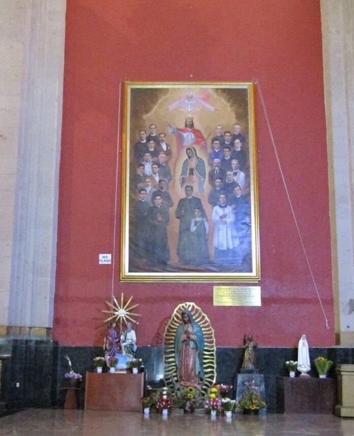 arte-sacro-y-arquitectura-2 Obraz meksykańskich męczenników cristeros z Chrystusem Królem i Matką Bożą z Guadalupe, Świątynia Wynagradzająca Chrystusowi Królowi. Zdjęcie ilustracyjne.