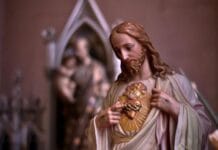 Kolumbia: rekolekcje prezydenta elekta wywołują spór o wiarę i świeckość państwa Figura Najświętszego Serca Jezusa (zdjęcie: Jonathan Dick, OSFS / Unsplash)