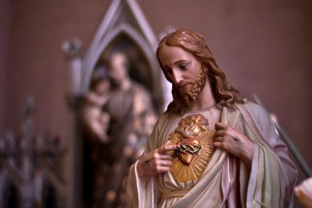 jonathan-dick-osfs-BJlO1Jt8sdQ-unsplash Figura Najświętszego Serca Jezusa (zdjęcie: Jonathan Dick, OSFS / Unsplash)