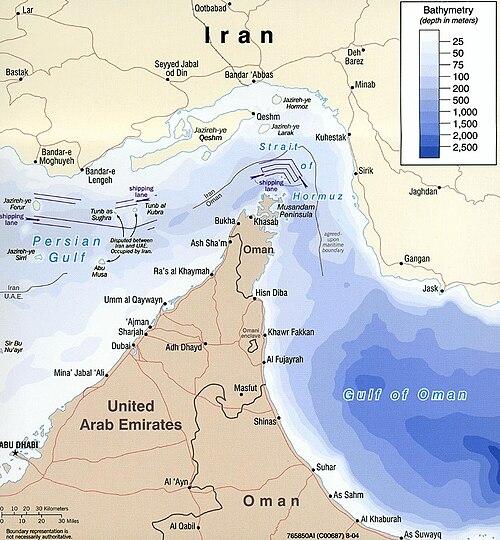 500px-Strait_of_hormuz_full-1 Mapa batymetryczna cieśniny Ormuz: Iran, Oman i Zjednoczone Emiraty Arabskie, Zatoka Perska i Zatoka Omańska, z zaznaczonymi torami żeglugowymi i głębokościami