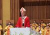 Abp Adrian Galbas do katechetów: odrzućcie niejasność, brońcie jasnego nauczania Abp Adrian Galbas w mitrze i czerwonym ornacie głosi homilię z marmurowej ambony, za nim rzędy koncelebrujących kapłanów w złotych ornatach