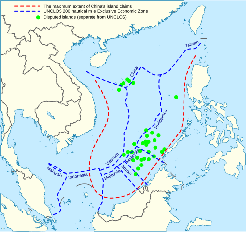 South_China_Sea_vector.svg_ Mapa Morza Południowochińskiego: czerwona przerywana linia roszczeń Chin, niebieskie granice wyłącznych stref ekonomicznych i zielone punkty spornych wysp